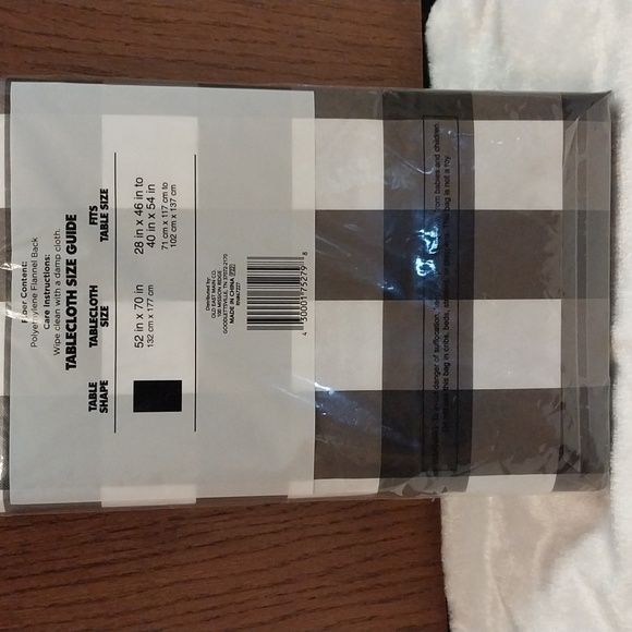 BLACK AND WHITE CHECKERED RECTANGULAR tablecloth - Picture 4 of 8